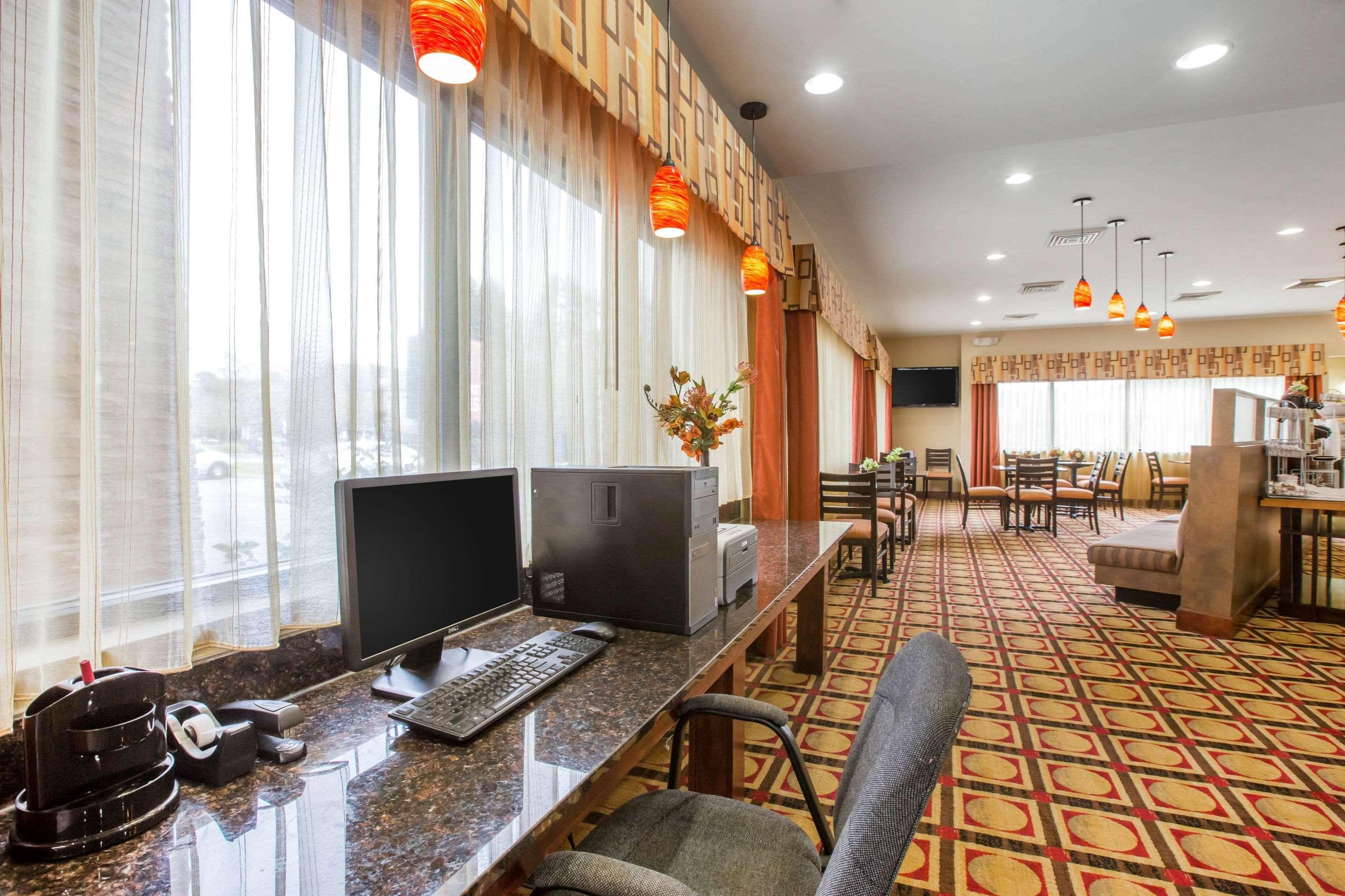 Comfort Suites Golden Isles Gateway Brunswick Exterior photo