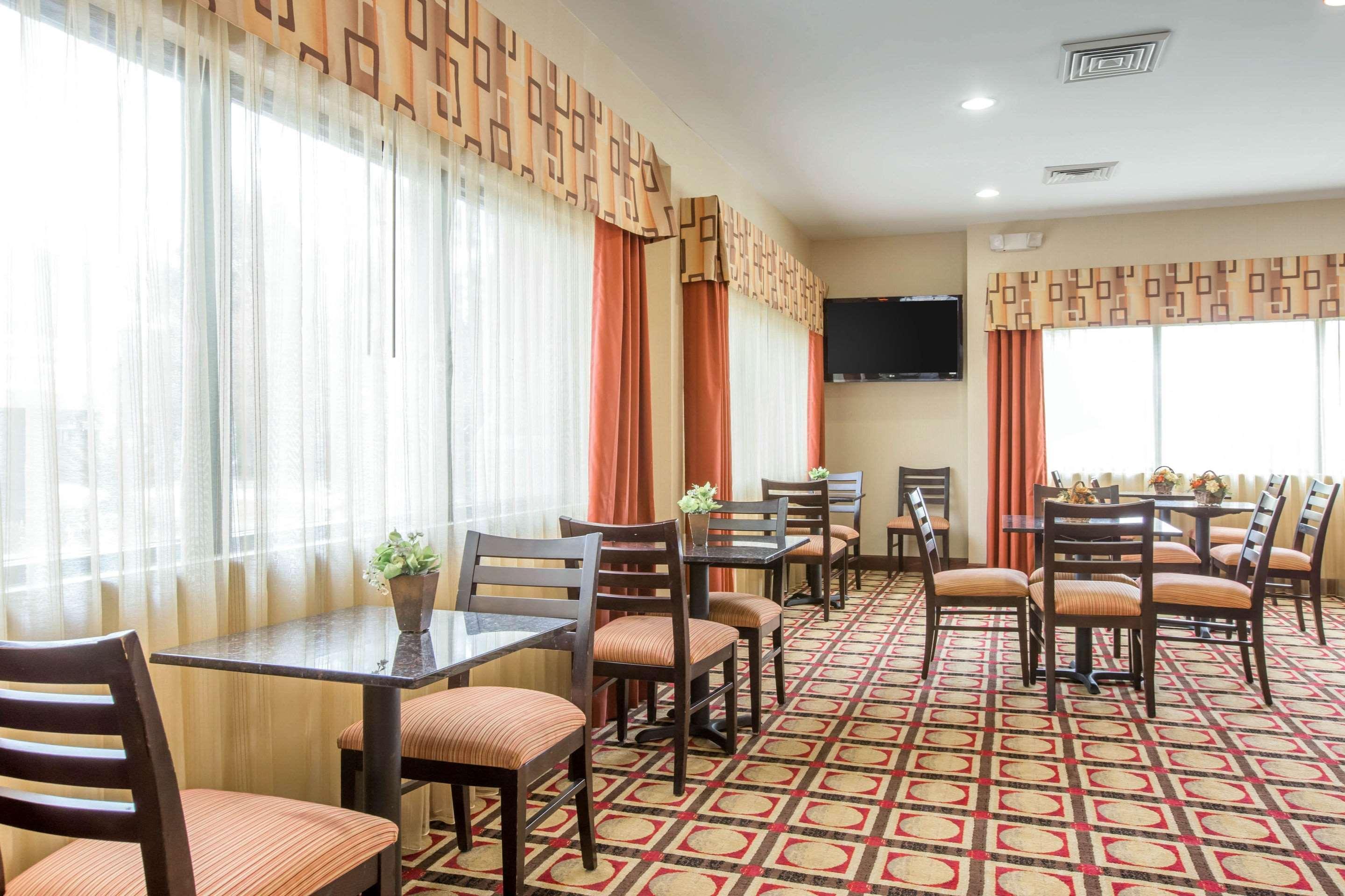 Comfort Suites Golden Isles Gateway Brunswick Exterior photo